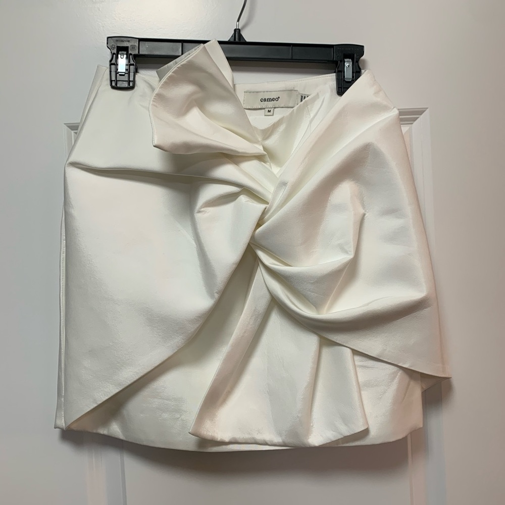 C/MEO Collective White Front Knot Skirt Med